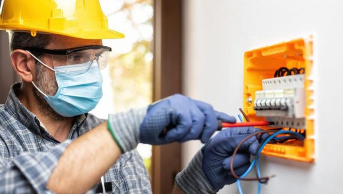 How to Select a Qualified Electrician?